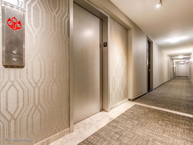 1560 N Sandburg Terrace 1710J, Chicago, IL 60610
