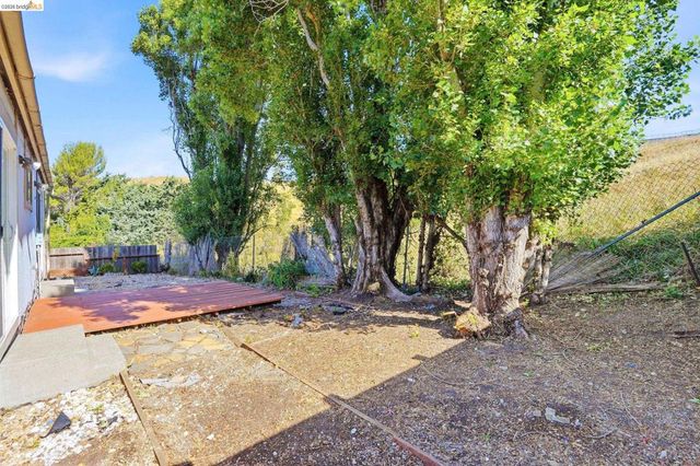 4047 Mozart Dr, Richmond, CA 94803