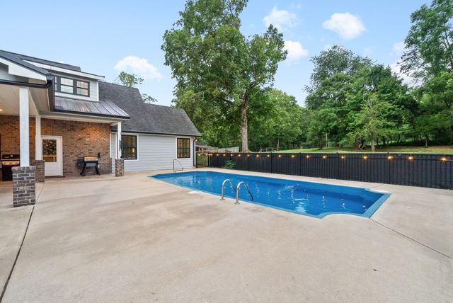 3182 Port Royal Lane, Adams, TN 37010