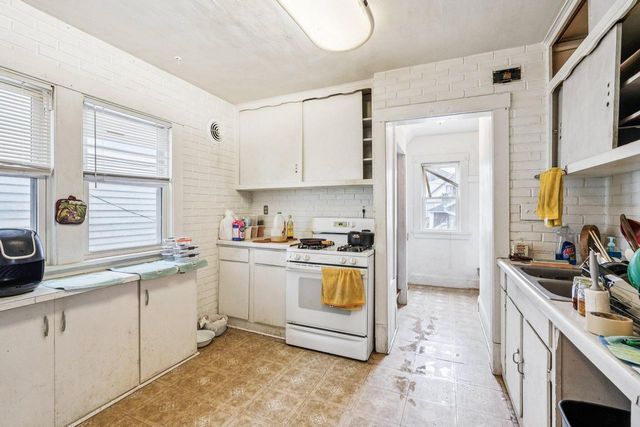 2571 N 51St STREET, Milwaukee, WI 53210