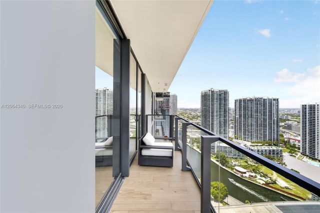 68 SE 6th St 3311, Miami, FL 33131