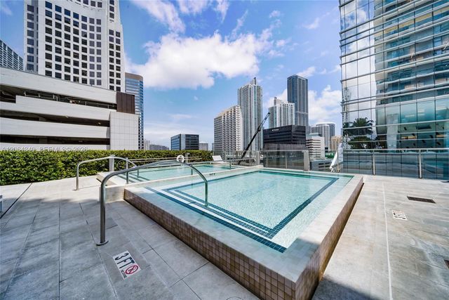 68 SE 6th St 3311, Miami, FL 33131