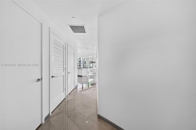 68 SE 6th St 3311, Miami, FL 33131