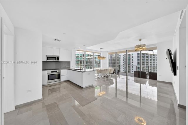 68 SE 6th St 3311, Miami, FL 33131