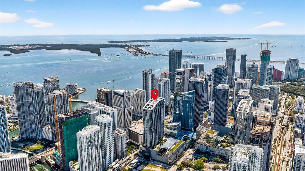 68 SE 6th St 3311, Miami, FL 33131