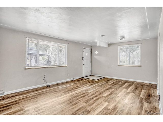 1231 Akron St, Aurora, CO 80010