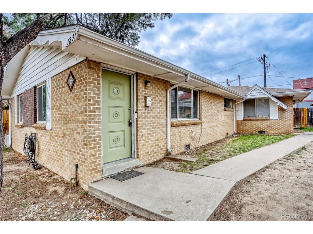 1231 Akron St, Aurora, CO 80010
