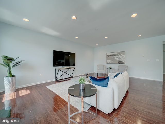 43320 BARNSTEAD DR, Ashburn, VA 20148