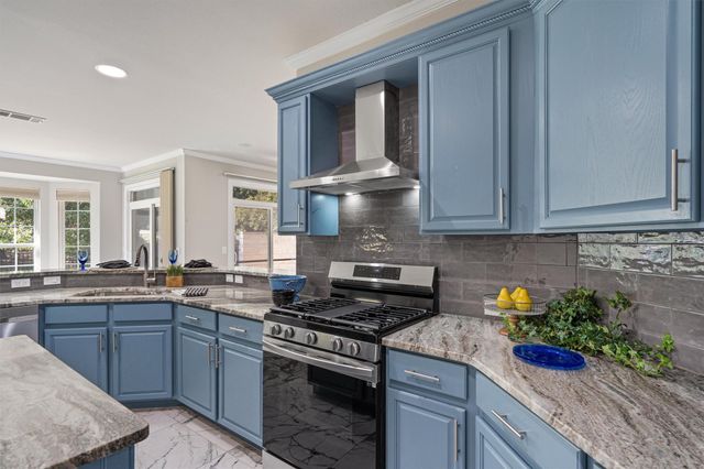 302 Armstrong DR, Georgetown, TX 78633