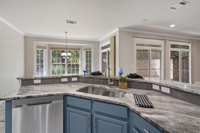 302 Armstrong DR, Georgetown, TX 78633