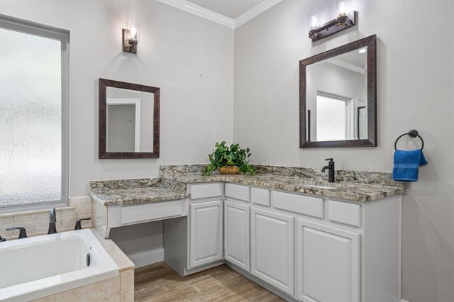 302 Armstrong DR, Georgetown, TX 78633