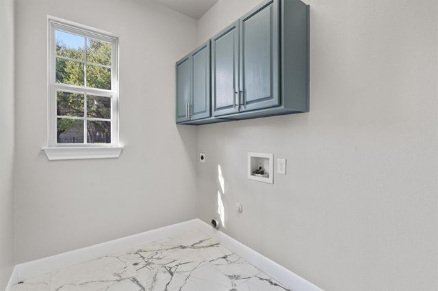 302 Armstrong DR, Georgetown, TX 78633