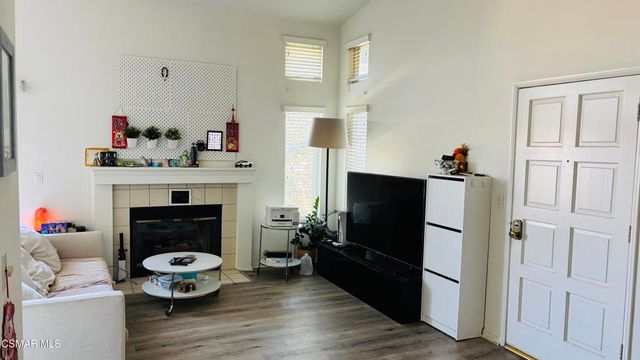 825 Warwick Avenue, Thousand Oaks, CA 91360