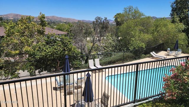 825 Warwick Avenue, Thousand Oaks, CA 91360