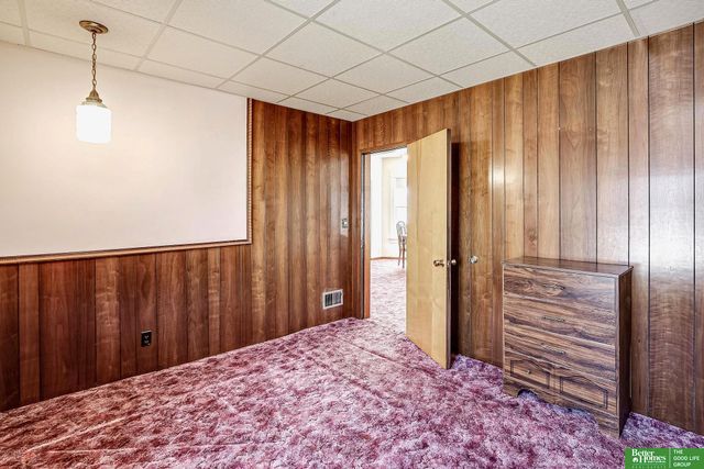 5713 S 38th Street, Omaha, NE 68107