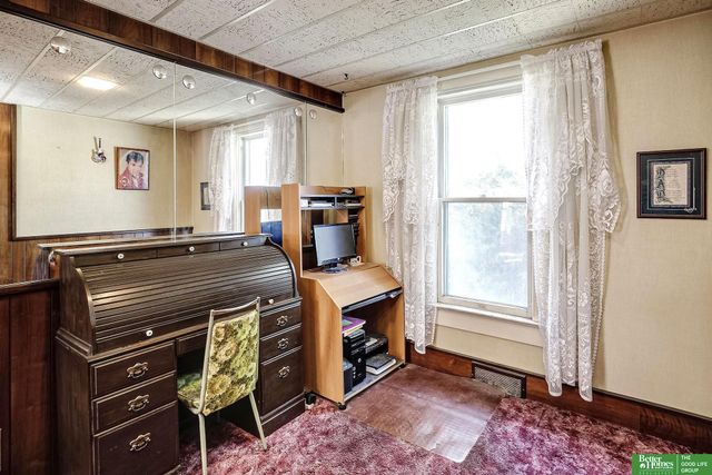 5713 S 38th Street, Omaha, NE 68107