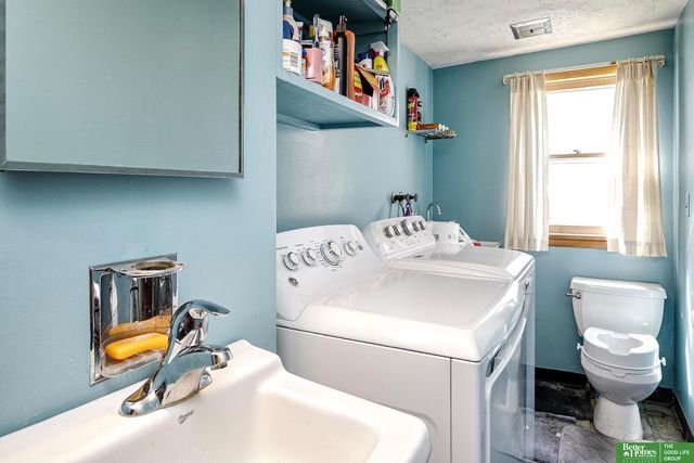 5713 S 38th Street, Omaha, NE 68107