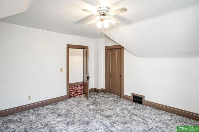 5713 S 38th Street, Omaha, NE 68107