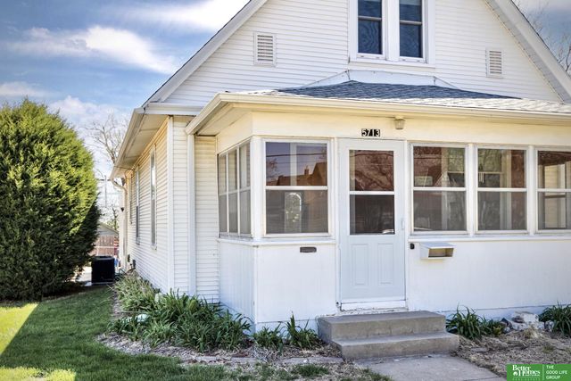 5713 S 38th Street, Omaha, NE 68107