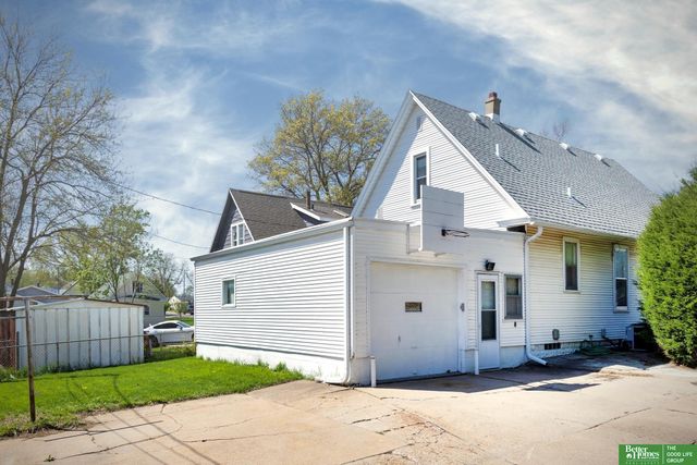 5713 S 38th Street, Omaha, NE 68107