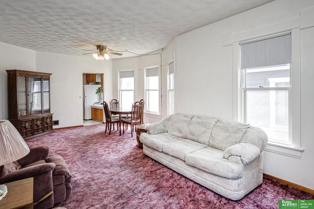 5713 S 38th Street, Omaha, NE 68107