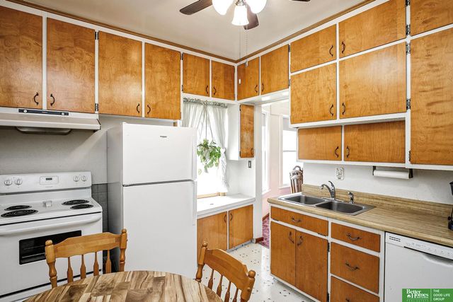 5713 S 38th Street, Omaha, NE 68107
