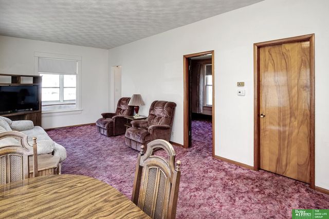 5713 S 38th Street, Omaha, NE 68107