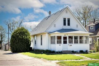 5713 S 38th Street, Omaha, NE 68107