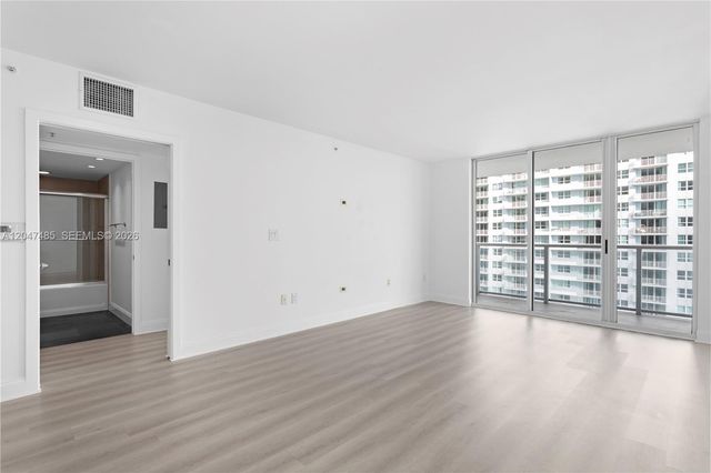 1155 Brickell Bay Dr 2206, Miami, FL 33131