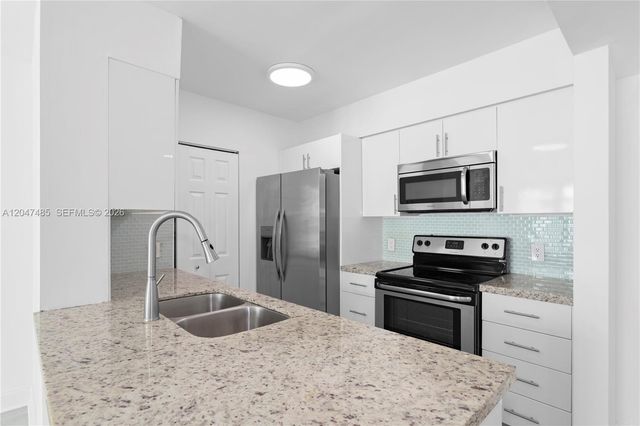 1155 Brickell Bay Dr 2206, Miami, FL 33131