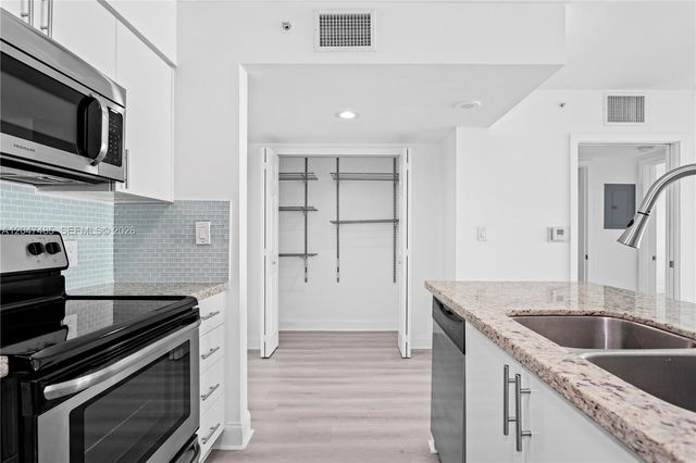 1155 Brickell Bay Dr 2206, Miami, FL 33131