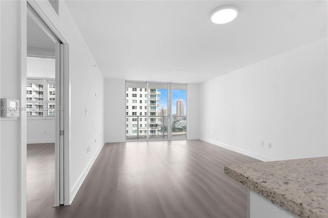 1155 Brickell Bay Dr 2206, Miami, FL 33131