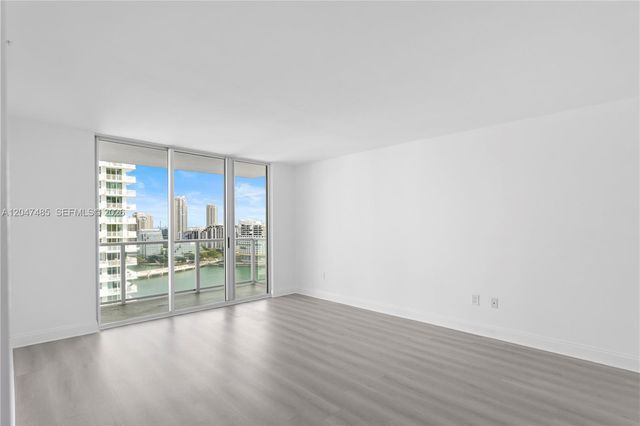 1155 Brickell Bay Dr 2206, Miami, FL 33131