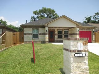 1514 Hawthorne Street, Baytown, TX 77520