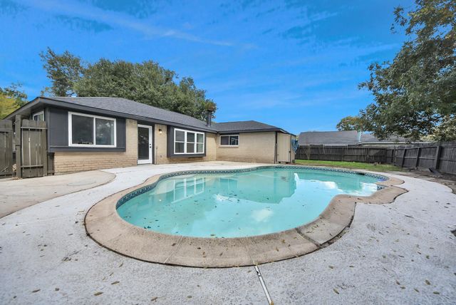 5918 Crooked Post Road, Spring, TX 77373