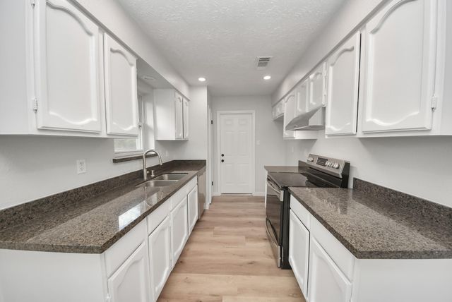 5918 Crooked Post Road, Spring, TX 77373