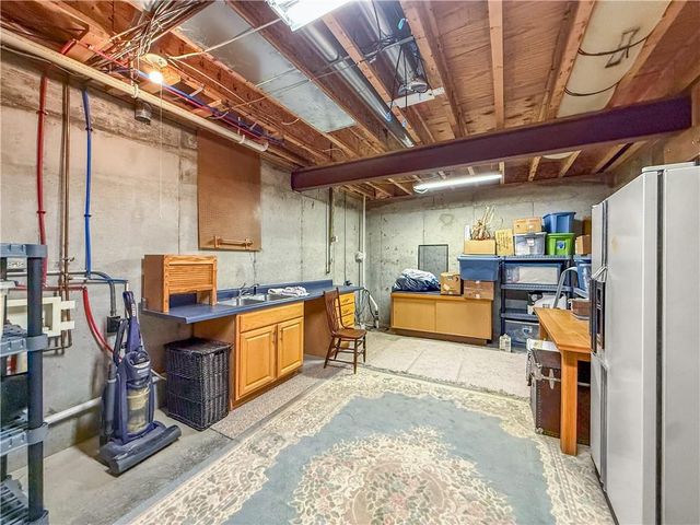 905 Elm Street, Higginsville, MO 64037