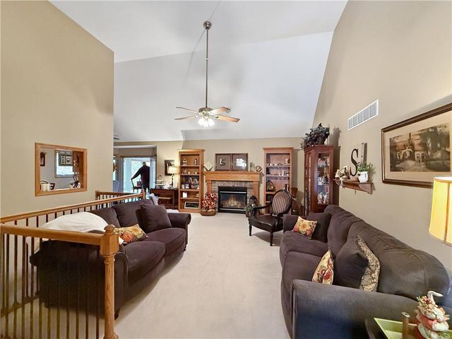 905 Elm Street, Higginsville, MO 64037