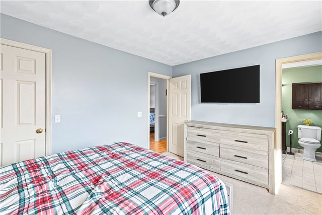 12 Railroad Row, Warwick, RI 02886