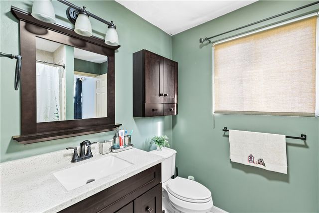 12 Railroad Row, Warwick, RI 02886