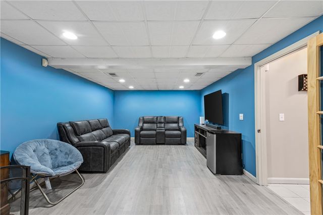 12 Railroad Row, Warwick, RI 02886