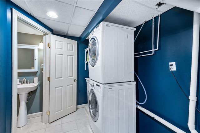 12 Railroad Row, Warwick, RI 02886