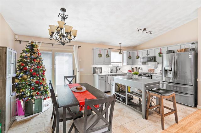 12 Railroad Row, Warwick, RI 02886