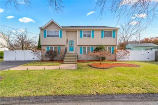 12 Railroad Row, Warwick, RI 02886