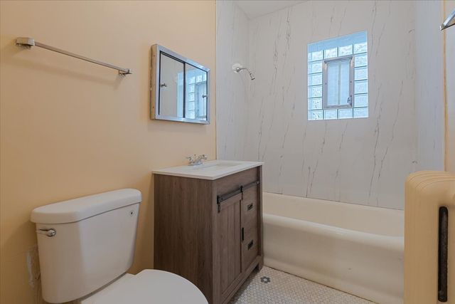 6219 N Claremont Avenue, Chicago, IL 60659