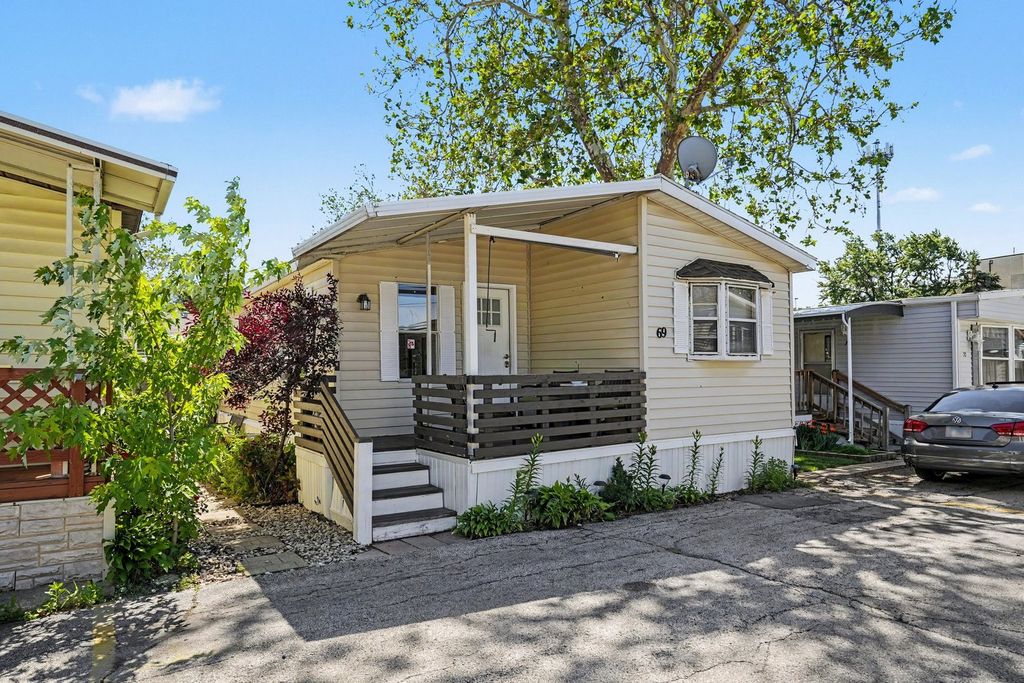 2993 Curtis Street 69, Des Plaines, IL 60018