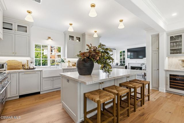 2406 Swanfield Court, Thousand Oaks, CA 91361