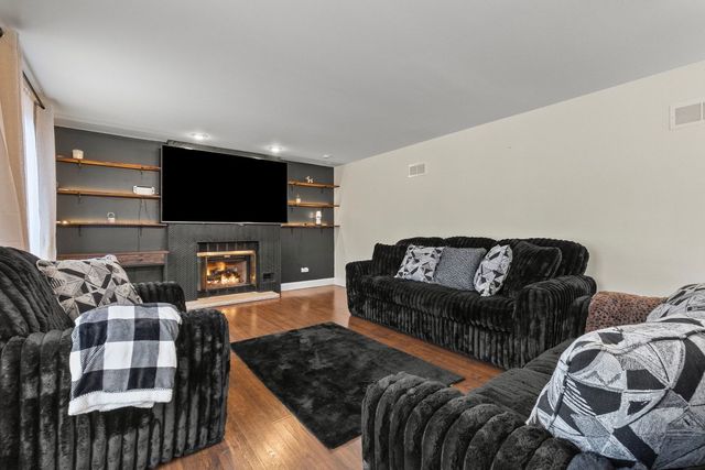 18118 Whitman Lane, Lansing, IL 60438