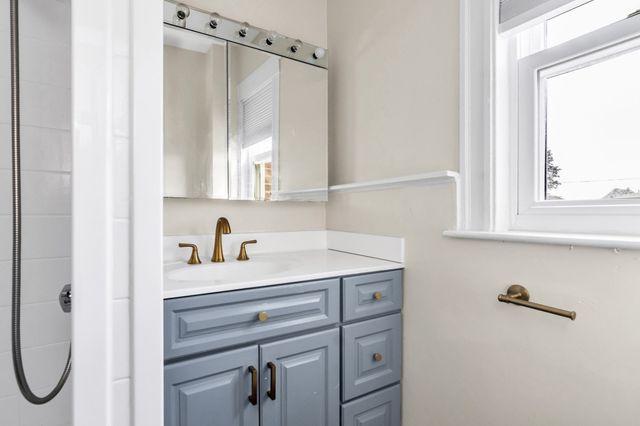 834 Nantasket Ave 3, Hull, MA 02045