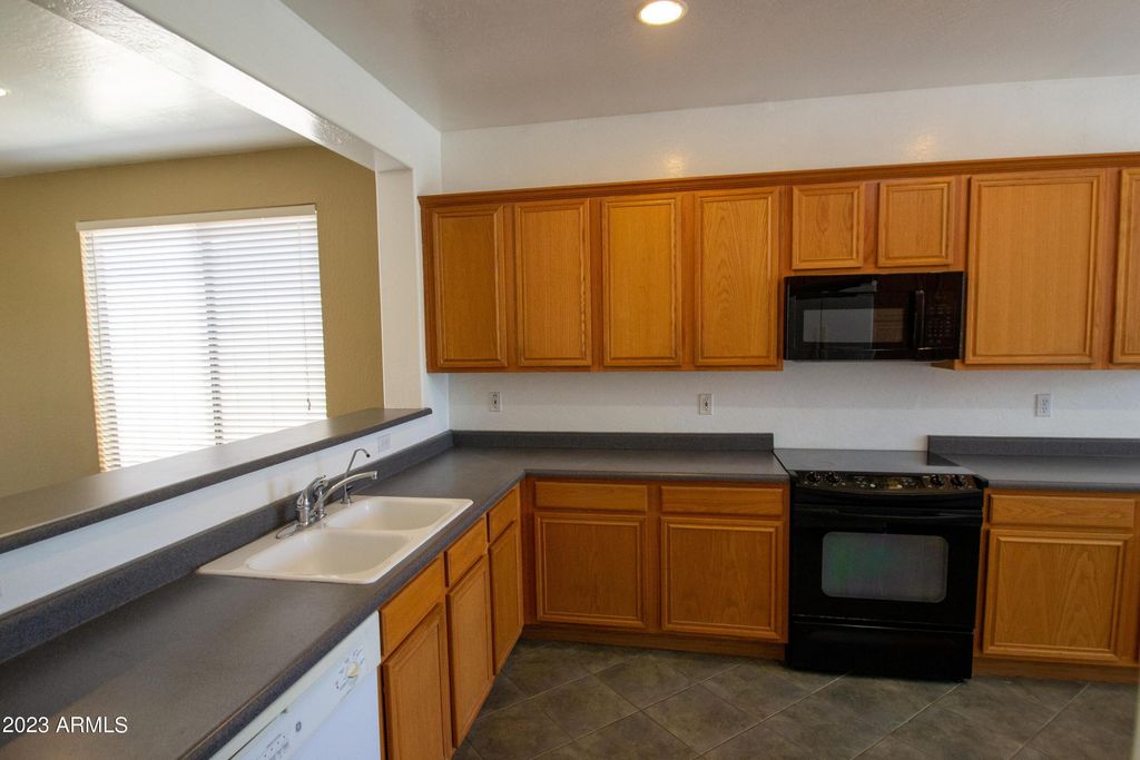 3381 W THOREAU Lane, Anthem, AZ 85086